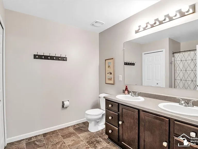 8422 Walnut Hl — Photo 32