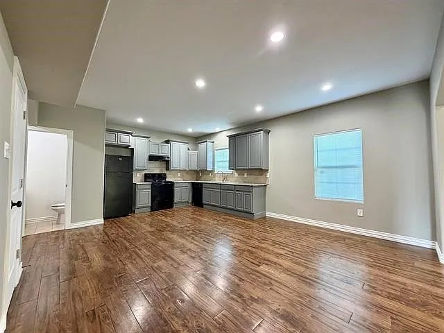 4 bed, 3.5 bath, 2443 sqft, $2,750 — Photo 4