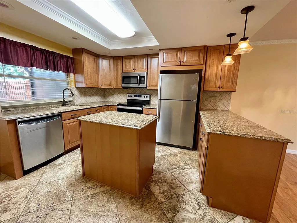 3 bed, 1.5 bath, 1102 sqft, $1,845 — Photo 2
