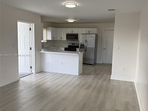 3rd image of 10384 SW 173rd St #2