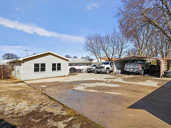 4th image of 513 E 2nd Ave