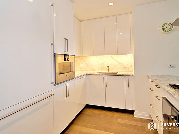 4th image of 460 W 42nd St APT 57D