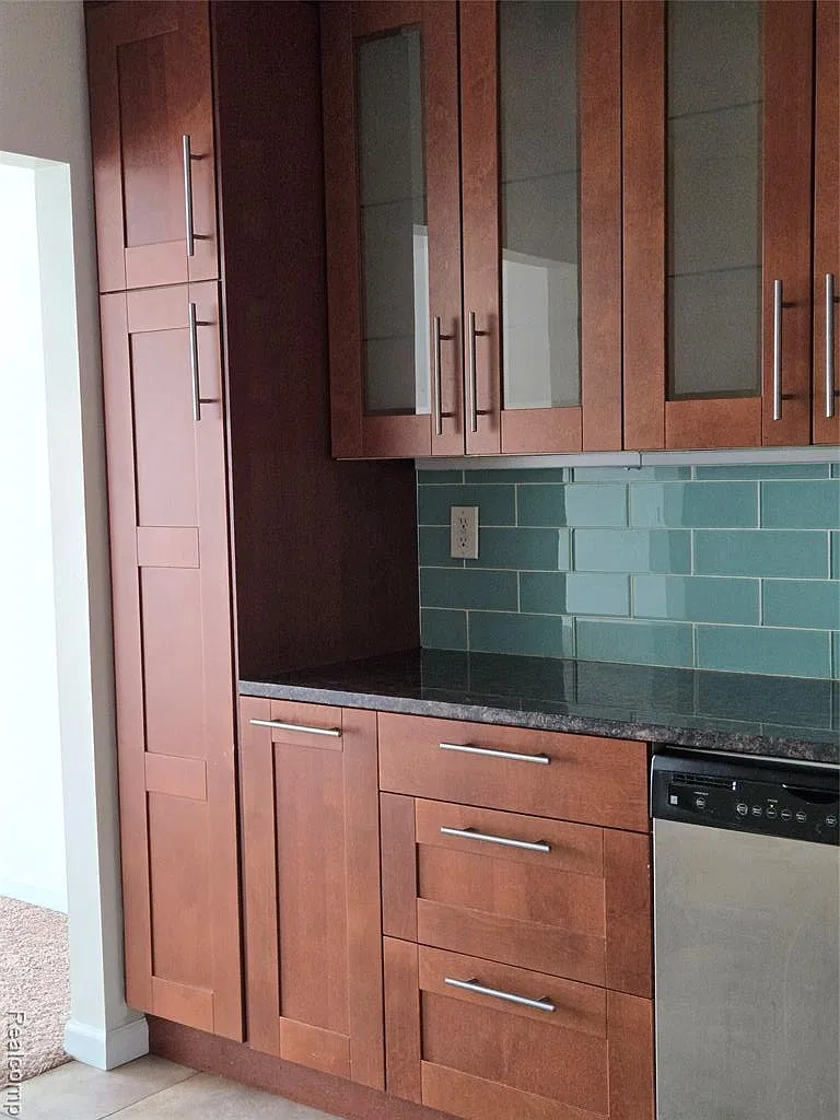 2 bed, 983 sqft, $1,550 — Photo 3