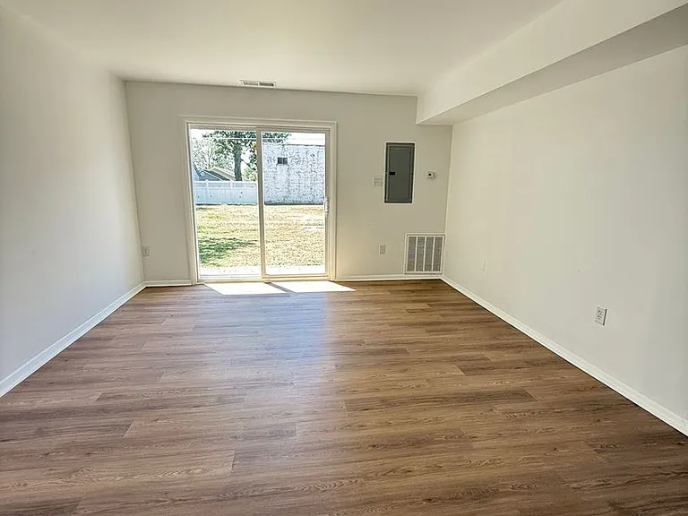 319 Main St #1-10 — Photo 4