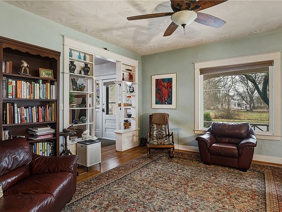 4th image of 109 Foster Ave