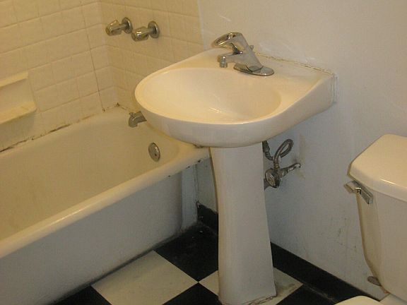 3rd image of 5032 N Wolcott Ave #50342