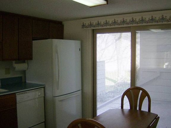 Kitchen/Eating Area