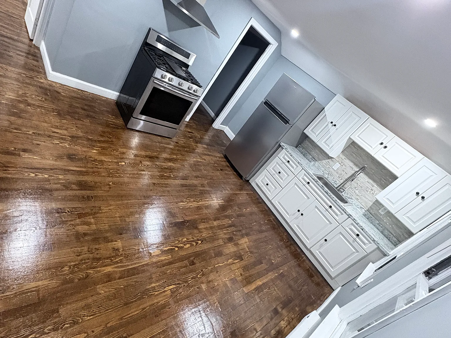 2 bed, 800 sqft, $1,850 — Photo 2