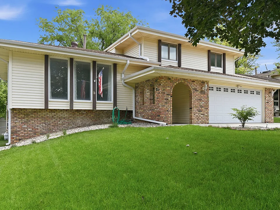 2217 S 164th Cir