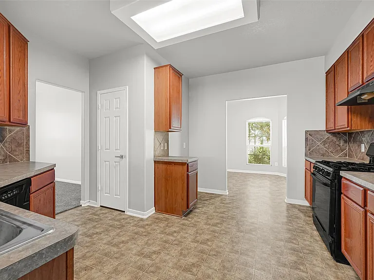 1827 Macondray Dr — Photo 7