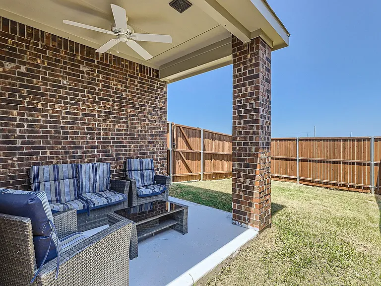 1533 Bennington Ln — Photo 27