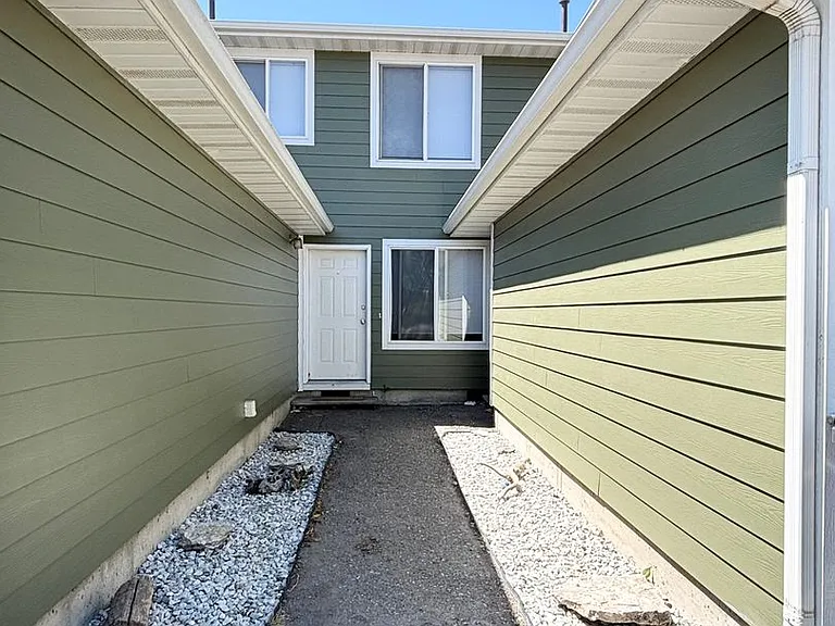 221 Spooner Rd — Photo 2