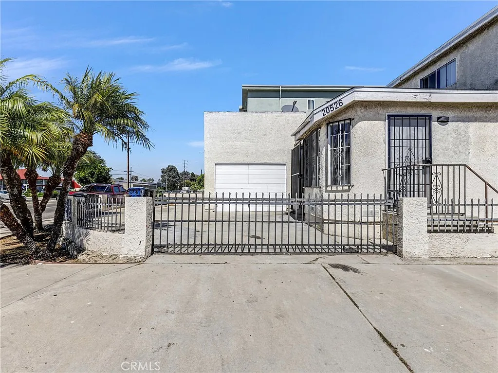 3 bed, 1100 sqft, $3,250 — Photo 2