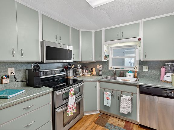 3rd image of 1520 St Thomas Avenue