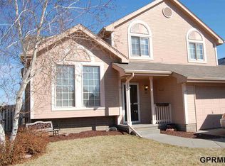 711 Diamond Ln, Papillion, NE 68133