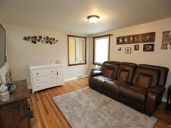 5th image of 39 Aberdeen St