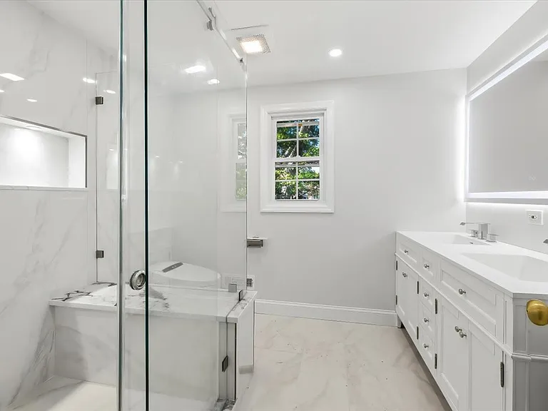 101 Pershing Rd — Photo 22