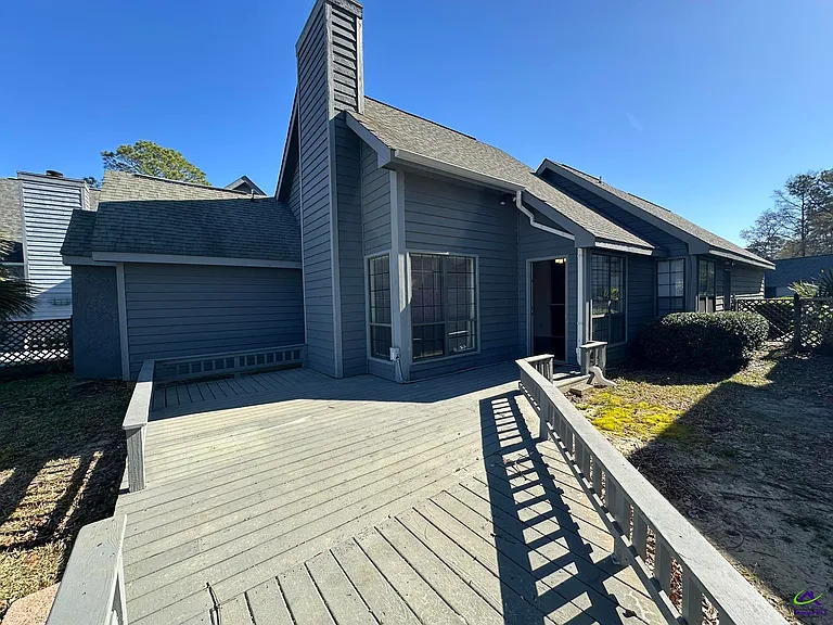 110 Island Blvd — Photo 14
