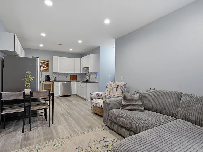 131 Eastmoreland St — Photo 21
