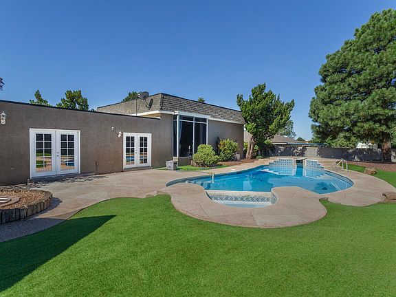2nd image of 7413 El Morro Rd NE