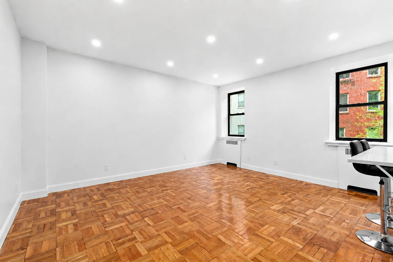 159-00 Riverside Drive West — Photo 1