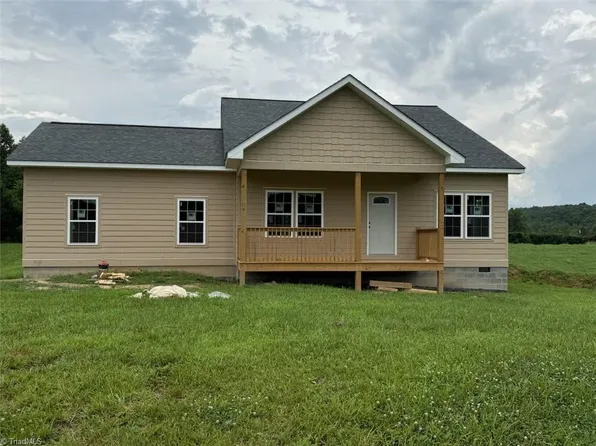 33 River Chase Dr, Traphill, NC 28685