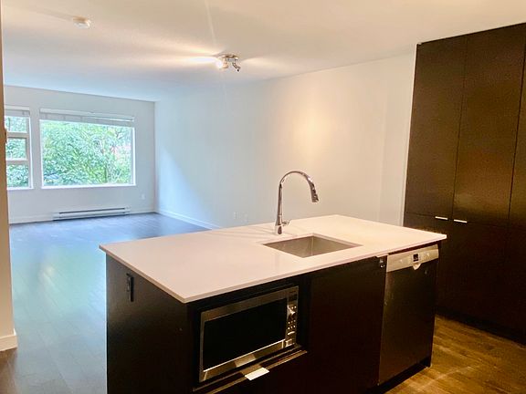 5th image of 1677 Lloyd Ave #314