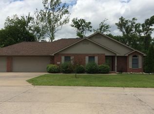 1725 Paul Revere Dr, Cape Girardeau, MO 63701