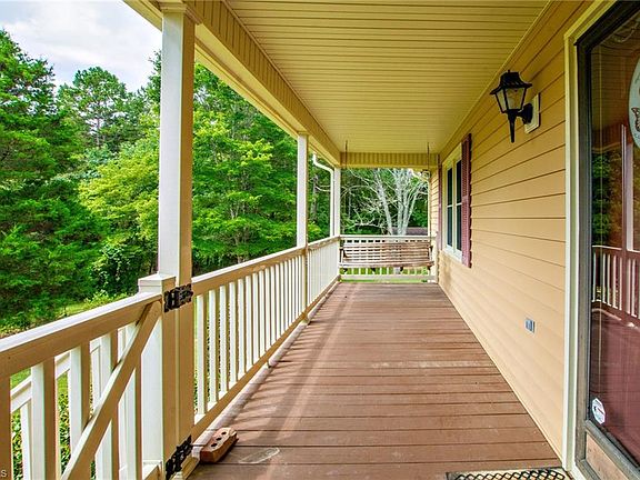 4th image of 487 Mountain Brook Rd