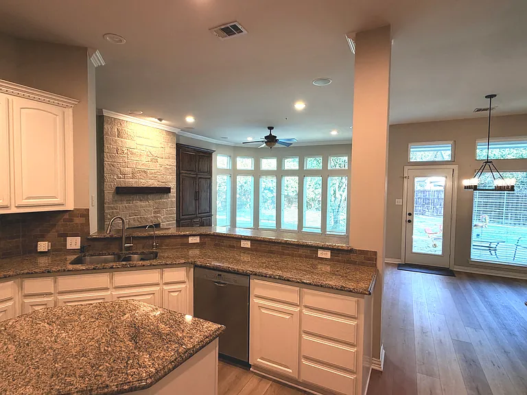 Kitchen / Living Room