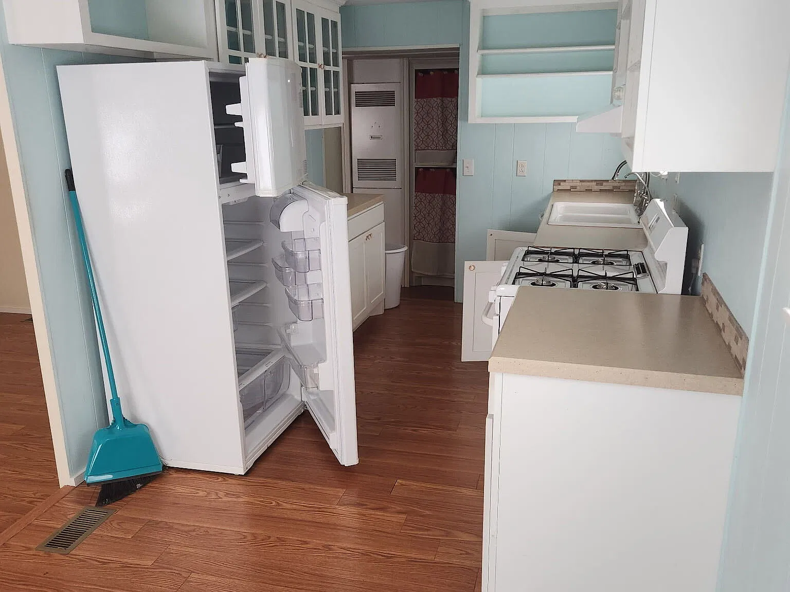 3 bed, 1200 sqft, $800 — Photo 3