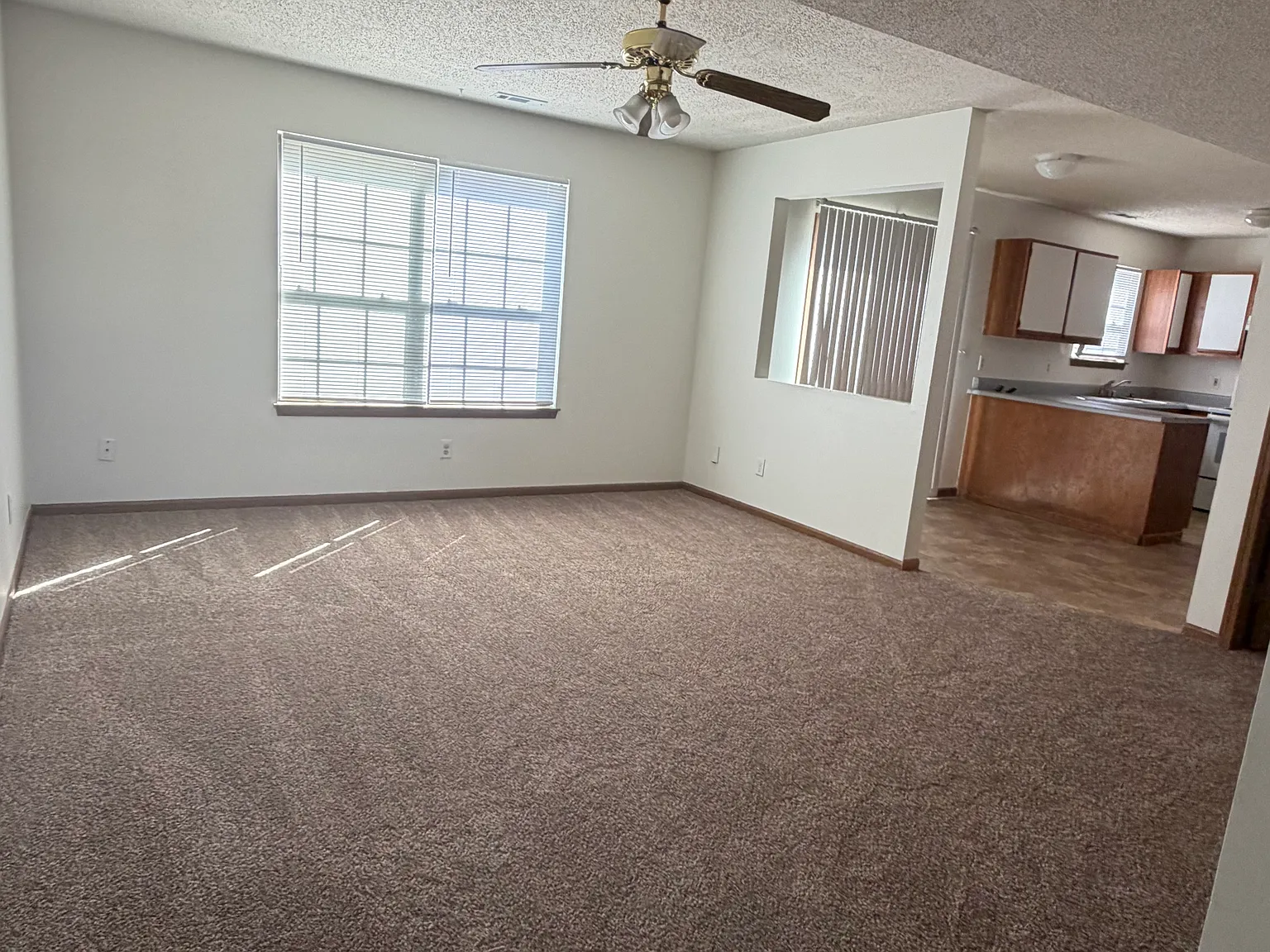3 bed, 1.5 bath, 1100 sqft, $1,500 — Photo 2