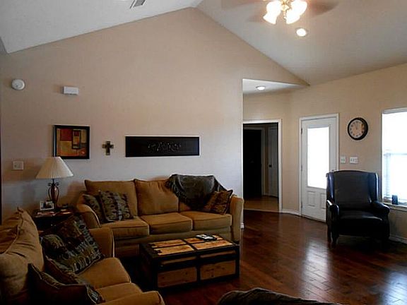 4th image of 393 Lakeview