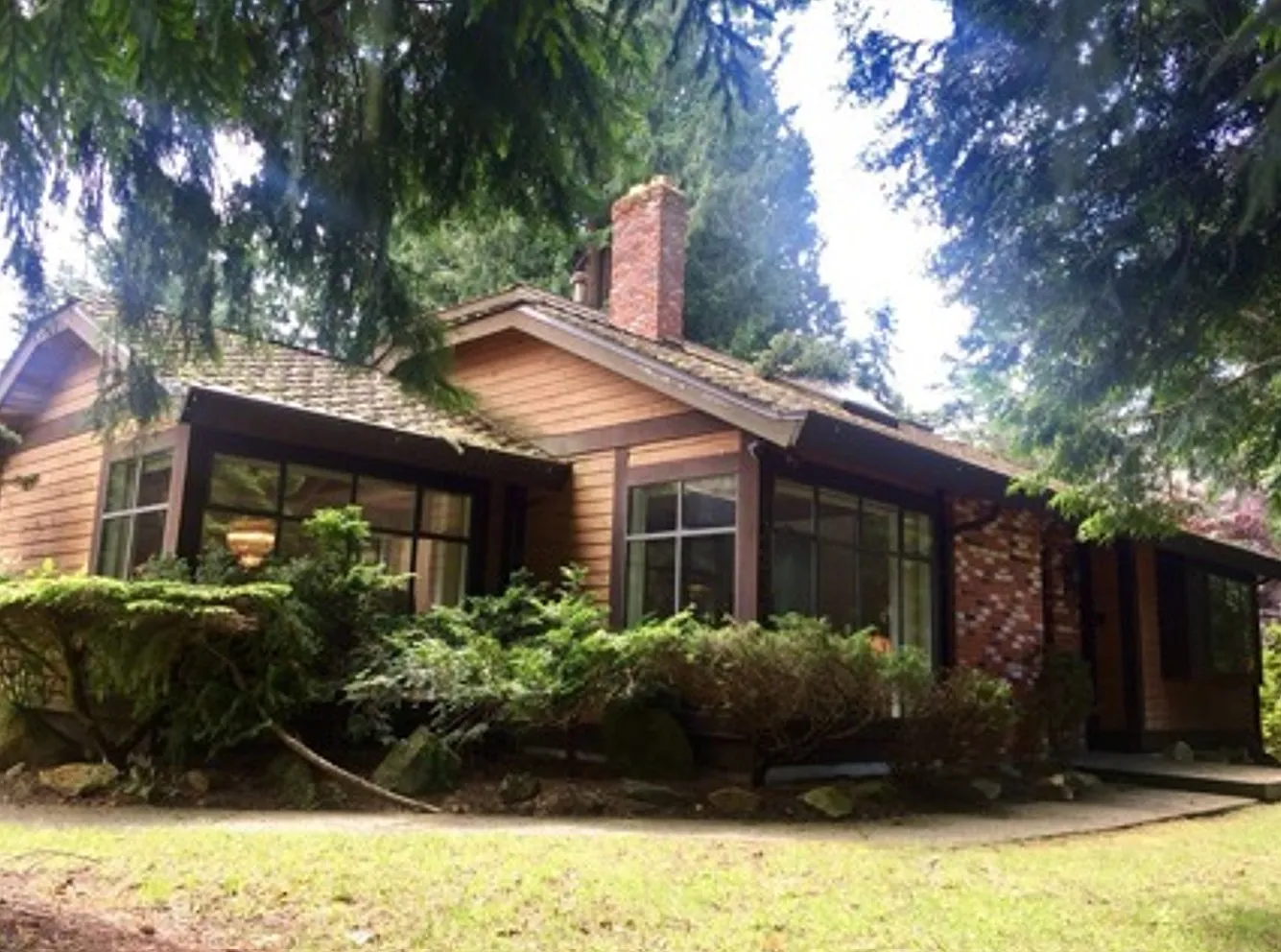 4 bed, 2.5 bath, 2100 sqft, $4,000 — Photo 2