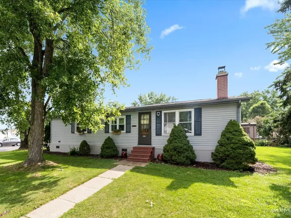 122 Maple Ln, Sandwich, IL 60548