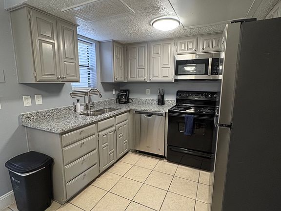 4th image of 3843 Evergreen Rd