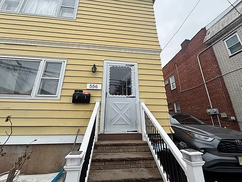 554-556 Bond St #1 Photo 1