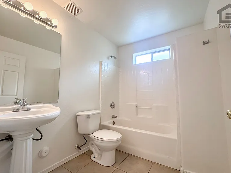 18017 N 40th Pl — Photo 11