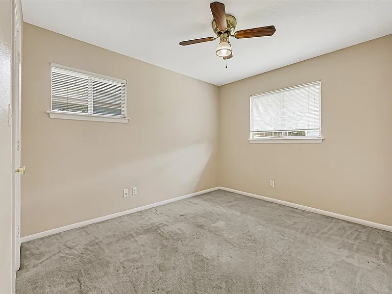 3816 Newton Dr — Photo 15