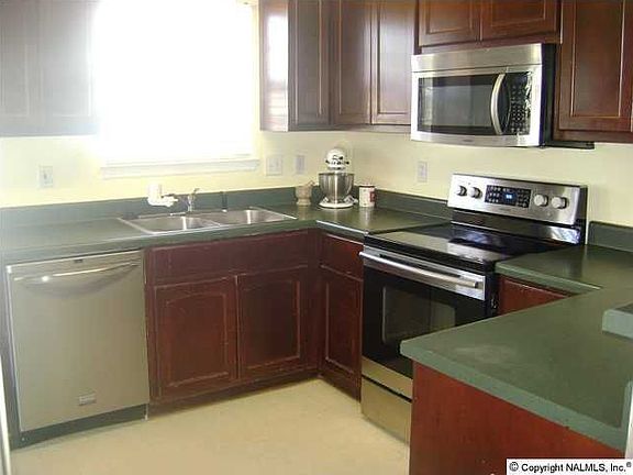 3rd image of 256 Mountain Creek Dr