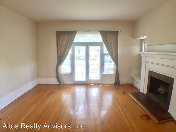 5th image of 829 University Ave #827