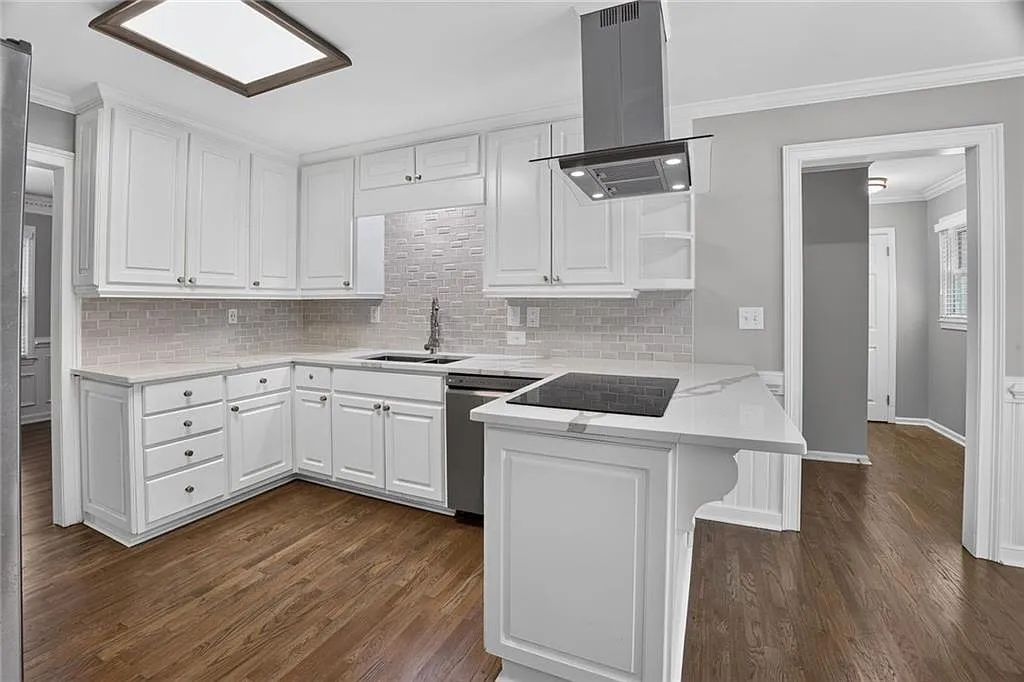 4 bed, 3.0 bath, 3500 sqft, $5,000 — Photo 1