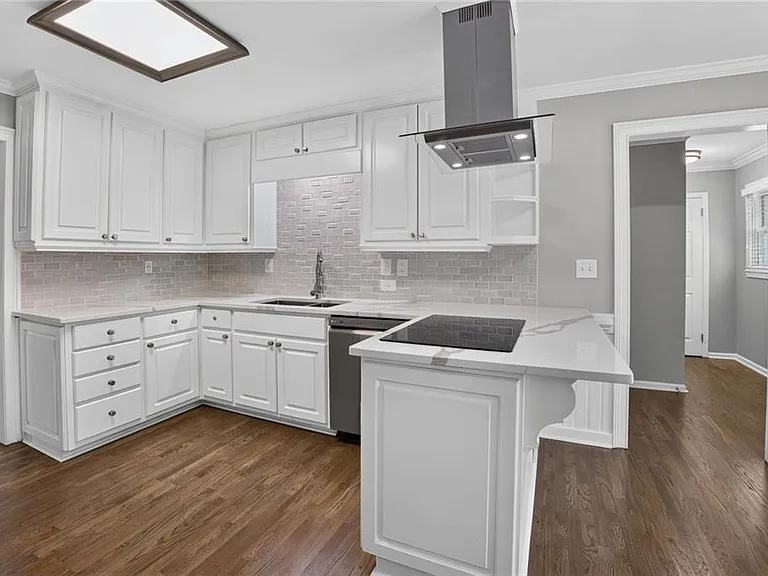 2982 Northbrook Dr — Photo 1