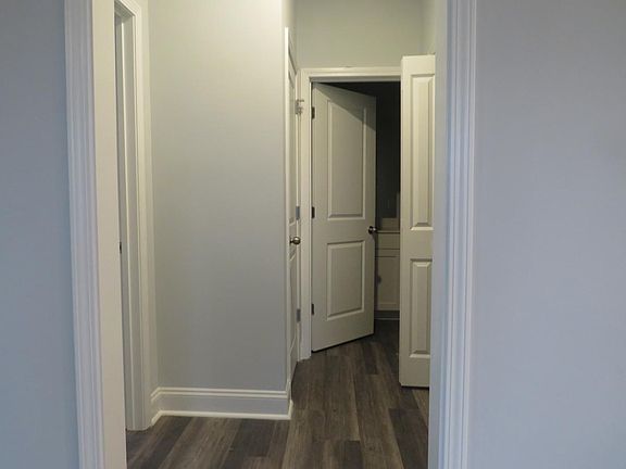 5th image of 180 Glenshee Ct