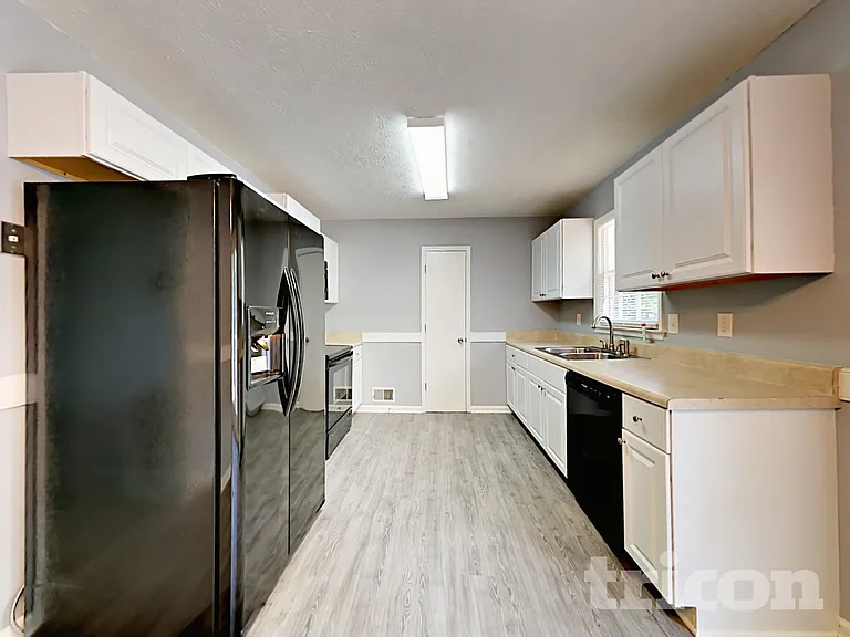 270 Amanda Ct — Photo 3