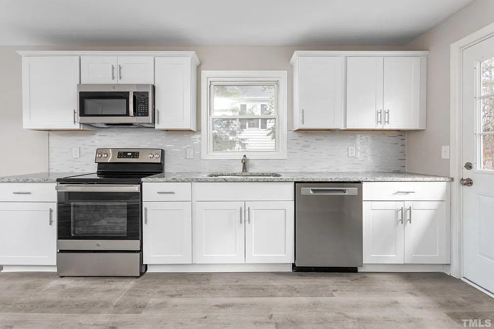 2 bed, 768 sqft, $1,700 — Photo 2