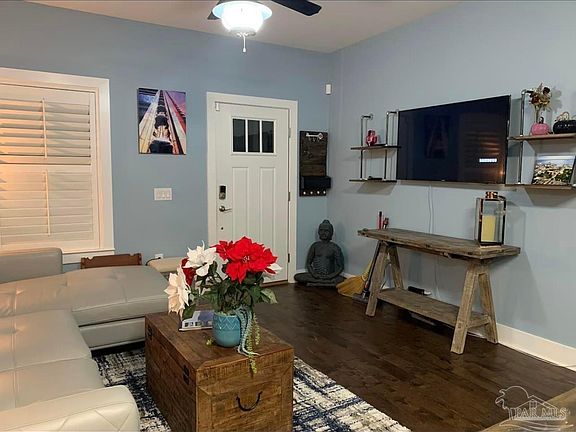 4th image of 216 W Intendencia St