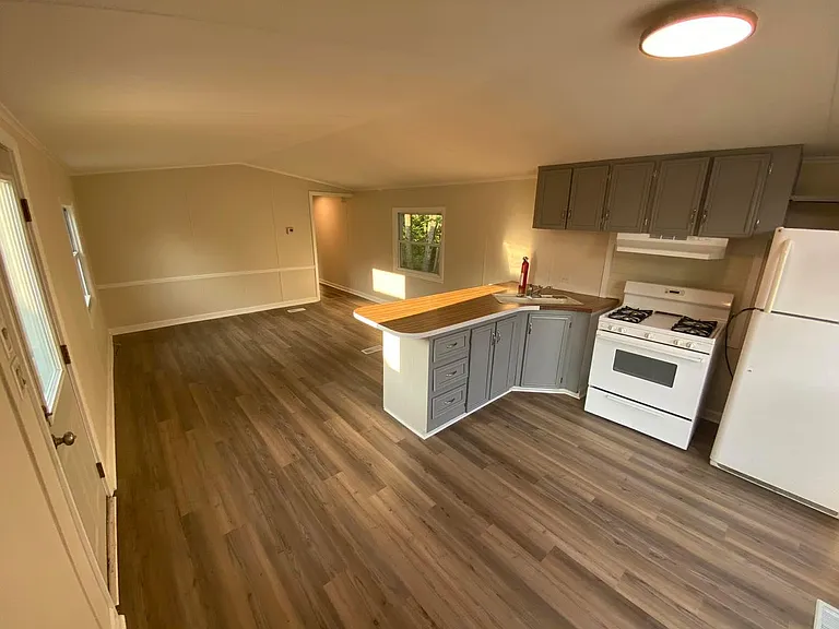 7 Burts Way — Photo 2