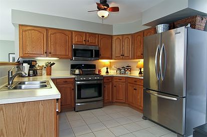 3rd image of 910 Woodside Dr
