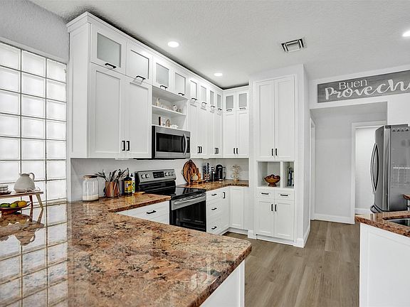 5th image of 9814 NW 1st Manor